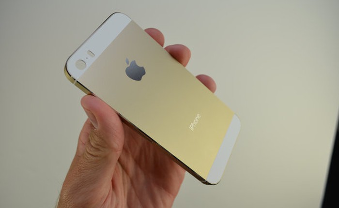 Lợi dụng sức hút từ iPhone 5s màu vàng, dân buôn tăng giá sốc