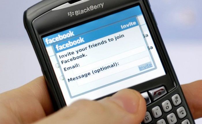 Facebook cũng tham gia "xâu xé" BlackBerry