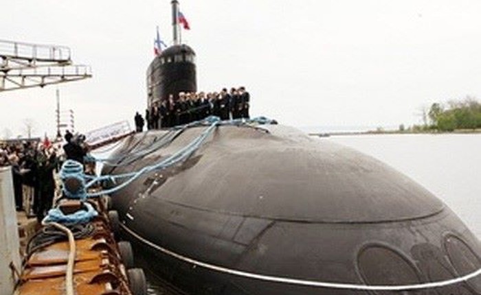 Lý do khiến tàu ngầm Kilo không tự bơi về Cam Ranh?
