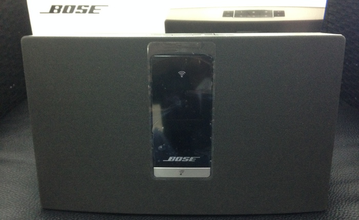 Loa di động Bose SoundTouch Portable: Thiết kế kém, đồng bộ tiện lợi
