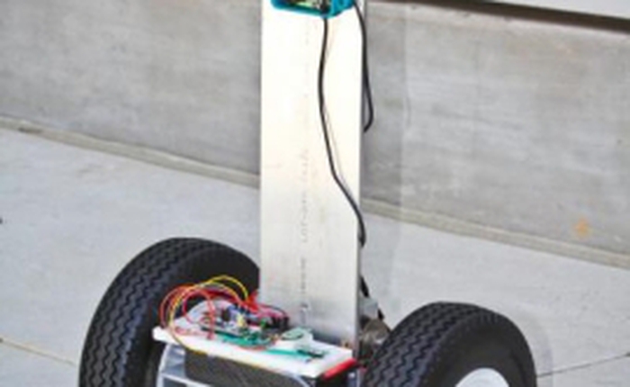 Little Segway: Robot hỗ trợ cứu hỏa thông minh