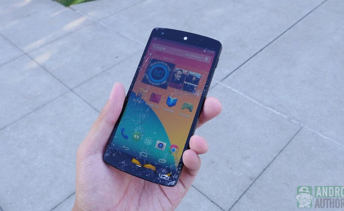 Xót ruột nhìn “tra tấn” Nexus 5