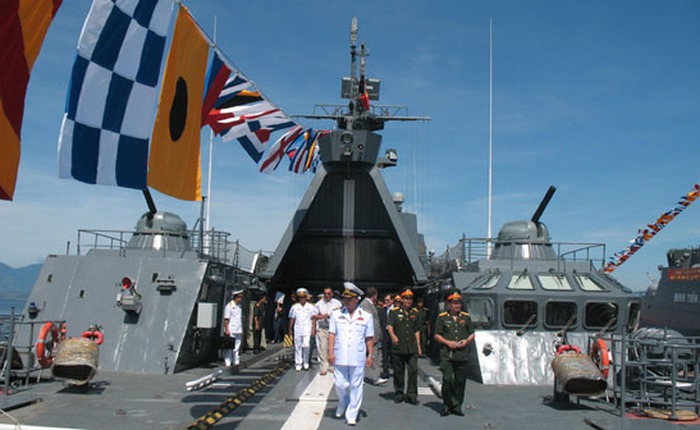 Việt Nam sắp có hai tàu khu trục hiện đại