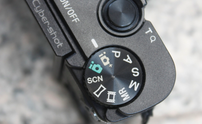 Máy ảnh du lịch Sony RX100M2: Đắt có xắt ra miếng?