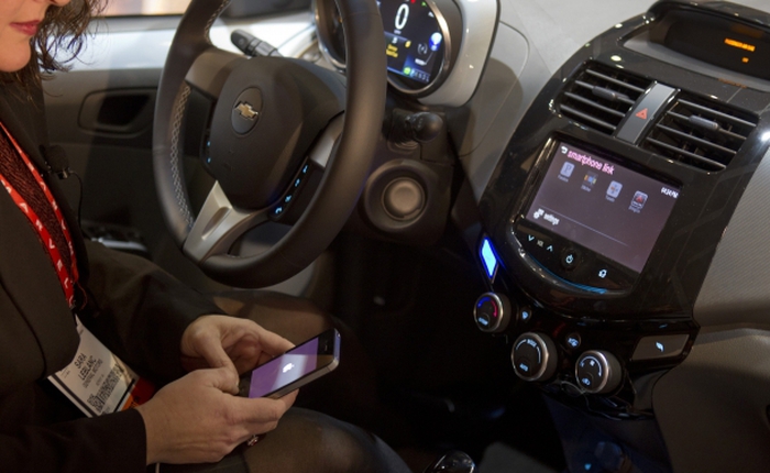 AirPlay trên iOS 7 cho phép kết nối iPhone và xe hơi qua sóng Wi-Fi