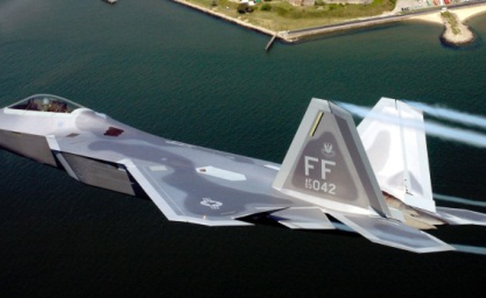 F-22 và T-50: Mèo nào cắn mỉu nào?