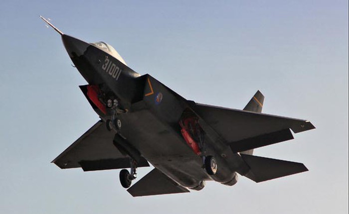 J-31 của Trung Quốc sẽ lài đối thử xứng tầm với F-35?