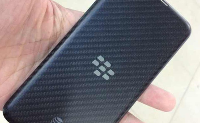 Lộ ảnh mặt lưng BlackBerry A10 đầu tiên trên thế giới