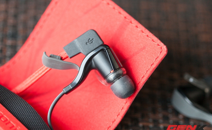 Mở hộp tai nghe in-ears Plantronics BackBeat Go 2 với pin chờ 6 tháng