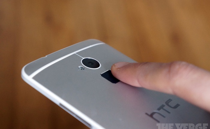 Cảm biến vân tay trên HTC One Max trở thành mục tiêu "hứng gạch"