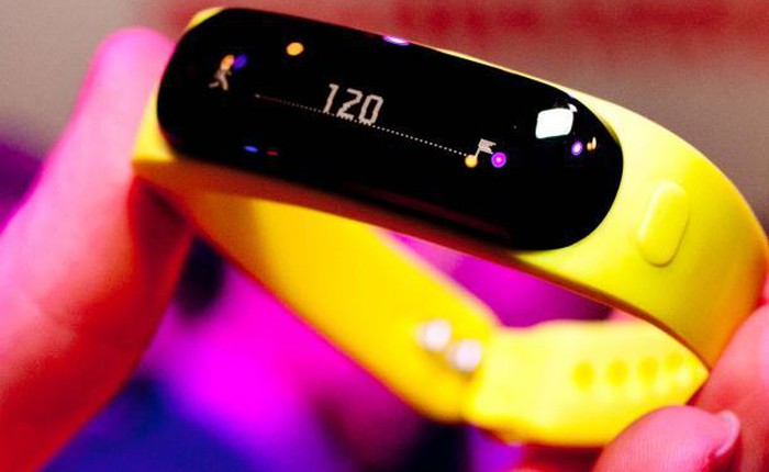 Huawei ra mắt TalkBand B1: Vòng đeo theo dõi sức khỏe và hỗ trợ nghe điện thoại