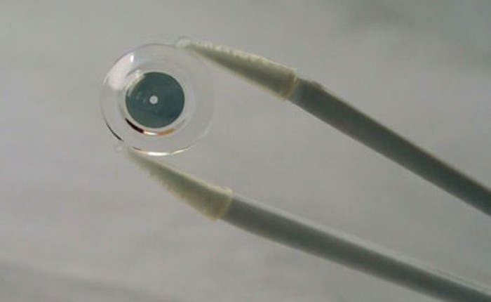 iOptik: Đưa công nghệ thực tế ảo lên cả kính áp tròng