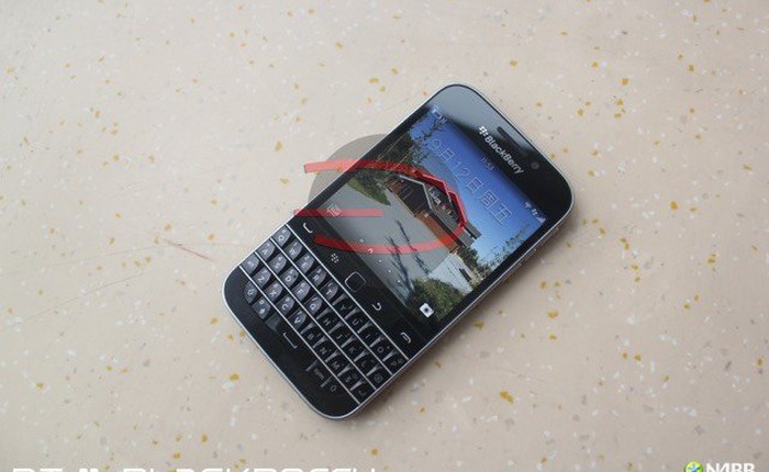 Thêm ảnh thực tế về Blackberry Classic: hội tụ nhiều nét đẹp cổ điển