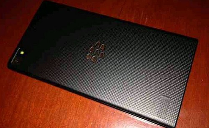 Loạt ảnh thực tế mới nhất của BlackBerry Z3 giá rẻ