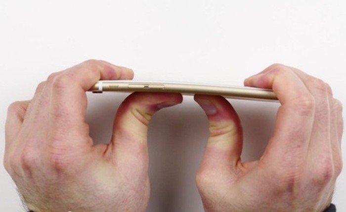 Apple dọa nghỉ chơi với báo chí sau sự cố iPhone cong