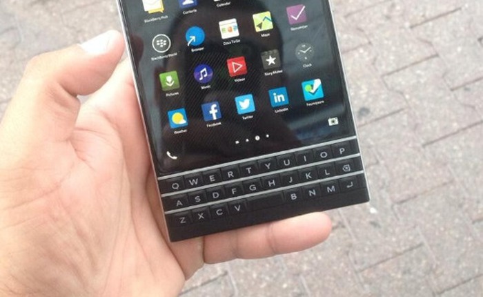 Thêm hình ảnh thực tế về Blackberry Passport với thiết kế độc đáo