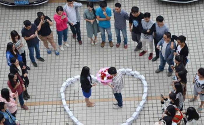 Mua 99 chiếc iPhone 6 để tỏ tình