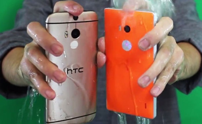 Xem clip dội nước đá lên HTC One M8 và Nokia Lumia 930
