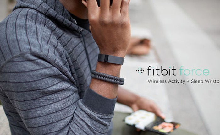 Vòng đeo tay theo dõi sức khỏe Fitbit Force gây hại cho gần 10.000 người