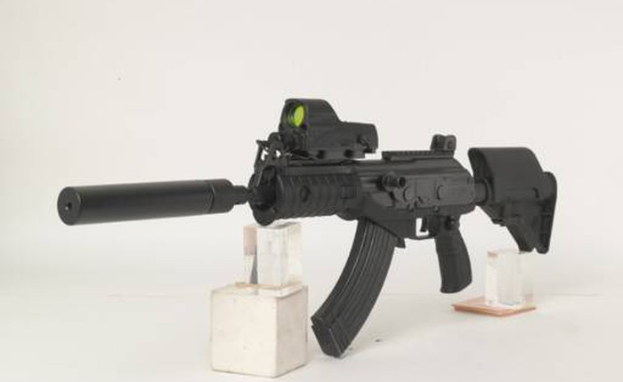Việt Nam thay thế 'huyền thoại' AK-47 bằng súng trường Israel