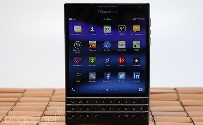 Ảnh thực tế BlackBerry Passport màn hình vuông