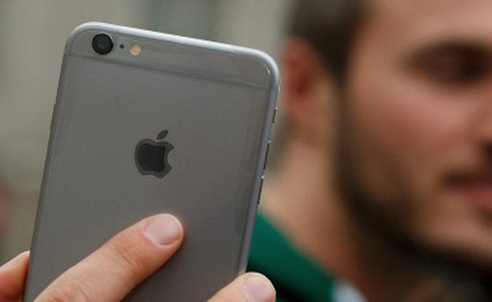 iPhone 6 Plus bán chạy nhờ sự cố uốn cong
