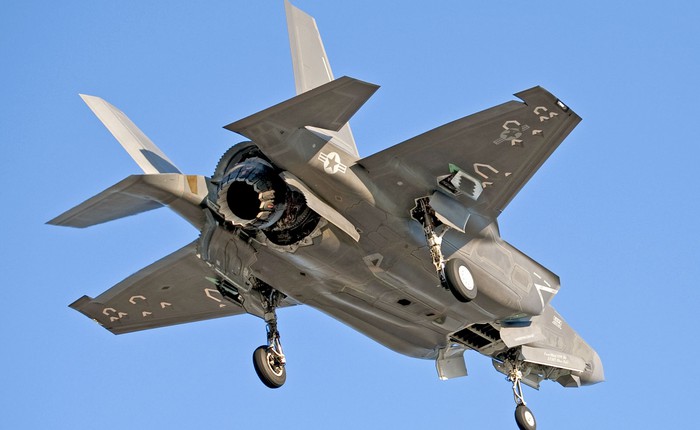 [Video] Xem chiến đấu cơ F-35 cất cánh thẳng đứng như trực thăng