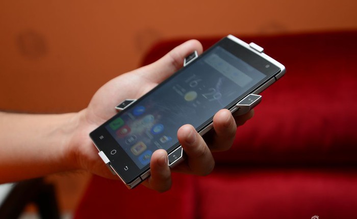 Takee1 - smartphone màn hình 3D nổi đầu tiên trên thế giới