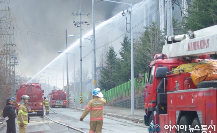 Cháy lớn tại nhà máy sản xuất Galaxy S5, ngày lên kệ có thể bị hoãn
