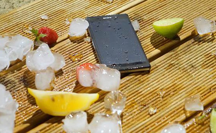 Xperia Z2 vẫn chạy tốt sau 12 giờ trong nước đá