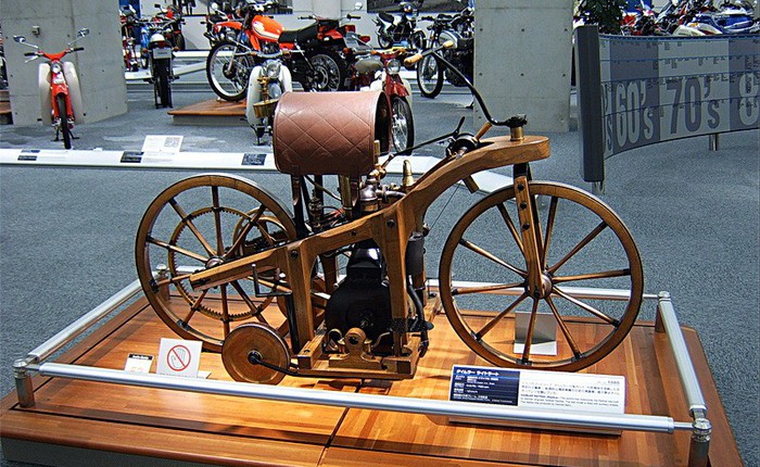 Khám phá lịch sử chiếc xe gắn máy đầu tiên