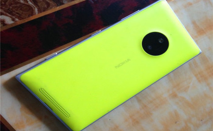 Thêm ảnh thực tế của Lumia 830 màu vàng với thiết kế khung kim loại