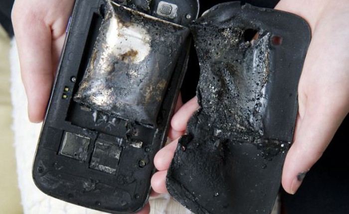 Samsung Galaxy S4 cháy thành than ngay dưới gối đầu