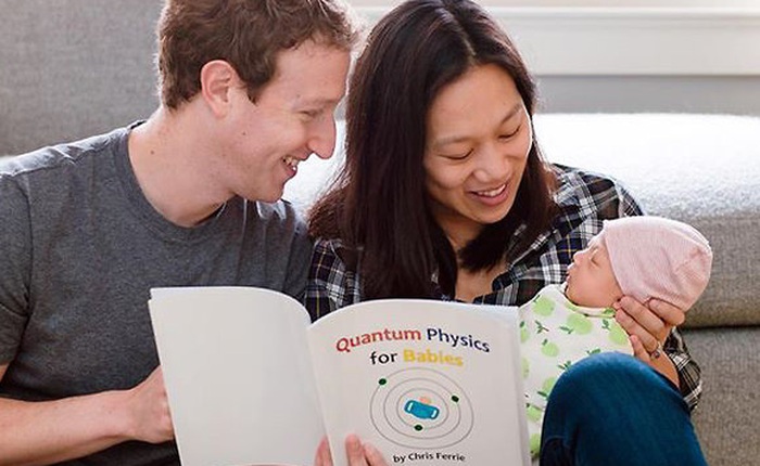 Mark Zuckerberg đọc sách vật lý lượng tử cho con gái vừa chào đời