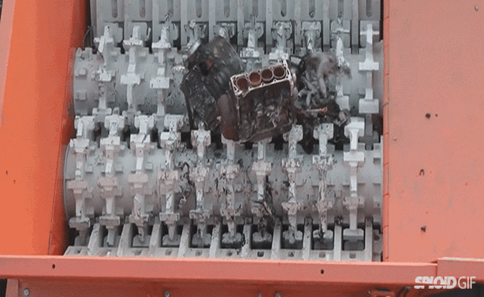 [Video] Xem cỗ máy nghiền khổng lồ "xơi tái" những chiếc động cơ cũ