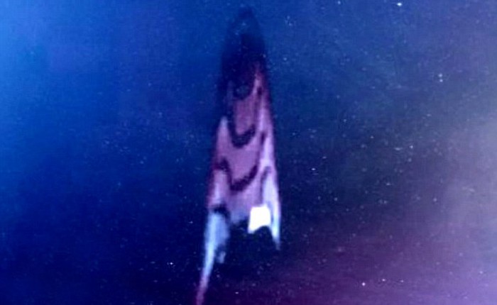 NASA bị cáo buộc che giấu hình ảnh UFO xuất hiện bên ngoài trạm vũ trụ ISS