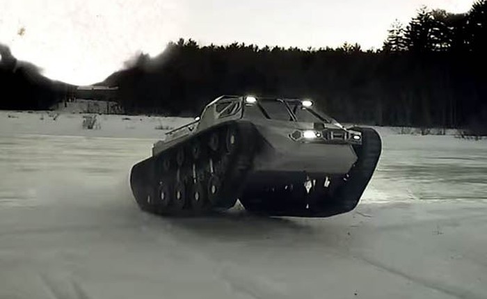 [Video] Màn drift ấn tượng của cỗ xe tăng trên mặt hồ đóng băng