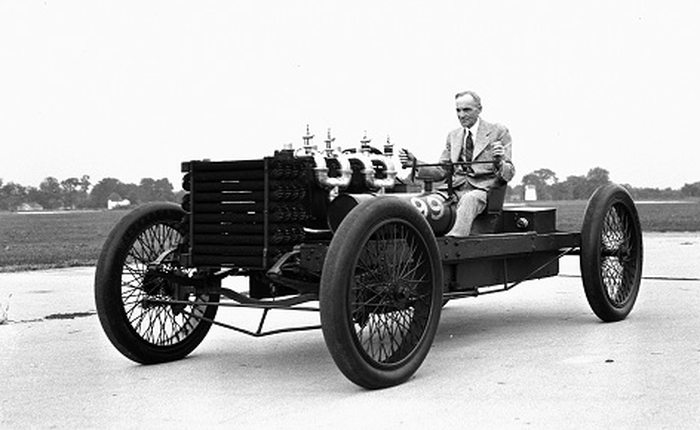 Ngày 12/1: Henry Ford lập kỷ lục tốc độ đầu tiên trên một chiếc xe 4 bánh