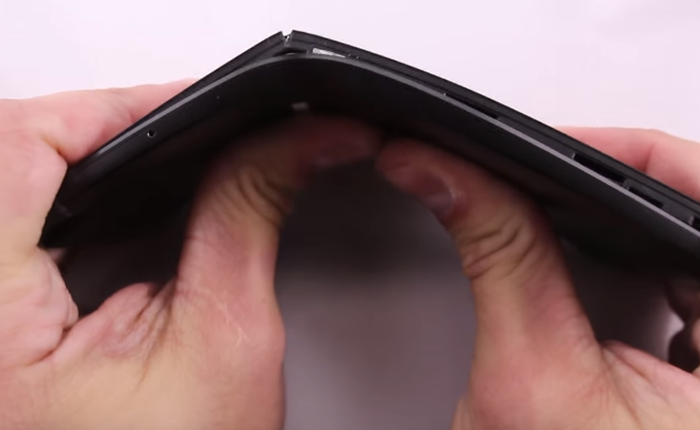 Nexus 6P còn dễ bị bẻ cong hơn iPhone 6 Plus ?