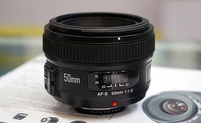 Hình ảnh cận cảnh đầy đủ của ống kính Yongnuo 50mm f1.8 cho máy ảnh Nikon