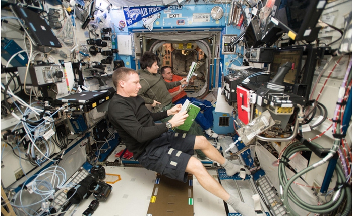 Cuộc sống thường ngày của các phi hành gia trên Trạm vũ trụ Quốc tế ISS