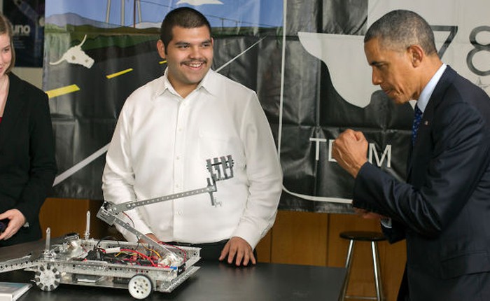 5 cuộc gặp đặc biệt nhất giữa ngài Barack Obama và Robot