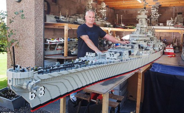 Người đánh cá nuôi mộng xây tàu USS khổng lồ bằng Lego