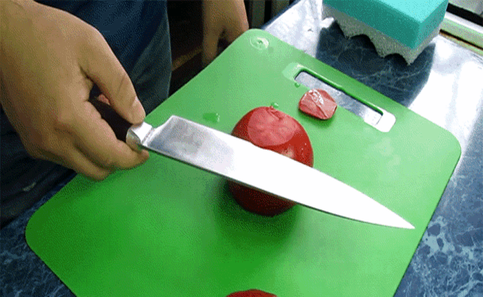 [Video] Hãy xem một chiếc dao sắc có thể làm được những gì?