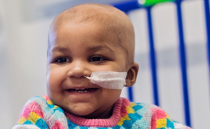 Bé gái 1 tuổi thoát bệnh ung thư máu nhờ liệu pháp sử dụng tế bào miễn dịch nhân tạo