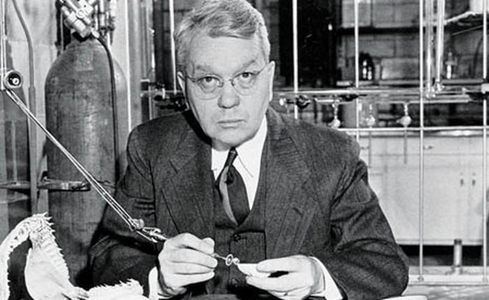 15/11/1934 - "Người anh em của Hydro" đưa Harold Clayton Urey đến với giải Nobel hóa học