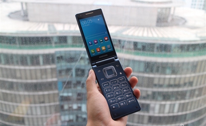 Lộ ảnh thật smartphone Samsung nắp gập mới, thiết kế đẹp mắt