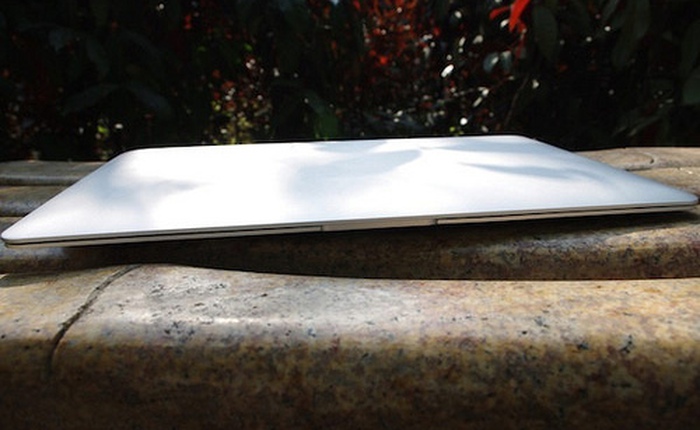 Cận cảnh chiếc laptop "nhái" MacBook 2015, giá 400 USD