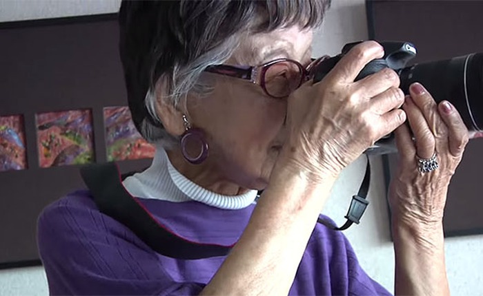 Nữ nhiếp ảnh gia báo chí đầu tiên của Nhật vẫn tiếp tục cầm máy dù bước sang tuổi 101