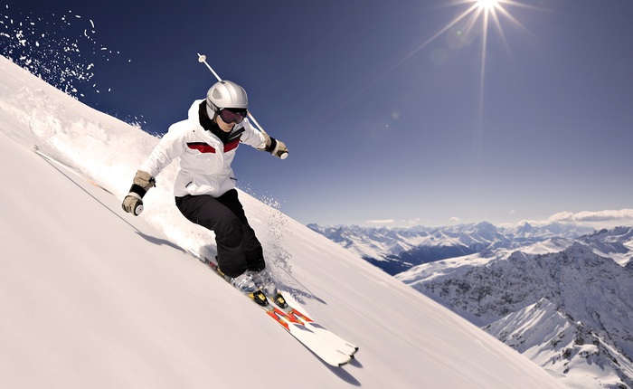 [Video] Drone suýt rơi trúng đầu vận động viên trượt tuyết giỏi nhất thế giới